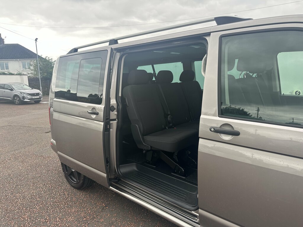 Volkswagen Transporter Shuttle 2017 Volkswagen Transporter 2.0 T32 Tdi Shuttle Se Beige #4