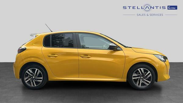Peugeot 208 1.2 Puretech Active Premium Hatchback AJ23ZWY #2