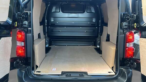 Peugeot Expert Professional Medium White #37