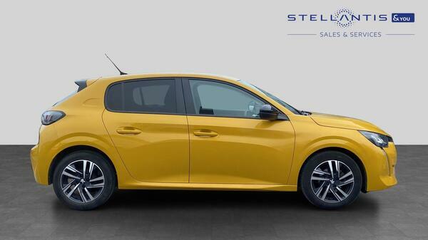 Peugeot 208 1.2 Puretech Active Premium Hatchback  #2