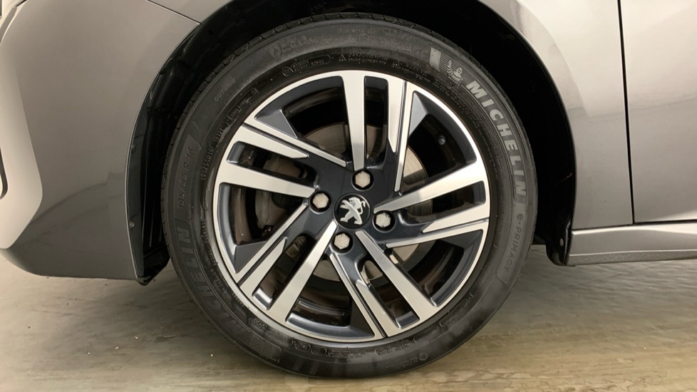 Peugeot 208 1.2 Puretech Allure Premium Hatchback  #6