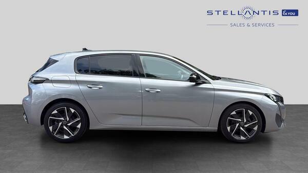 Peugeot 308 1.2 Puretech Allure Premium Hatchback E #2
