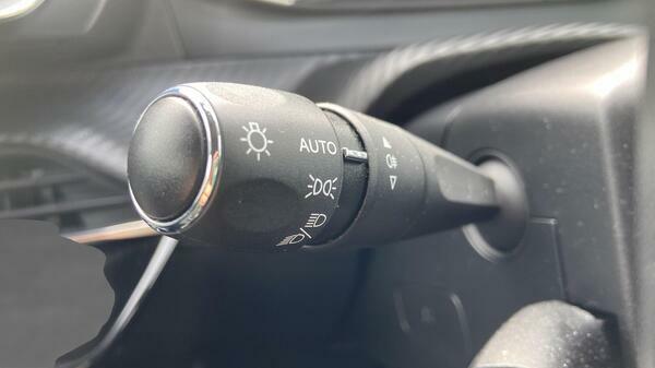 Peugeot 208 Hatchback #22