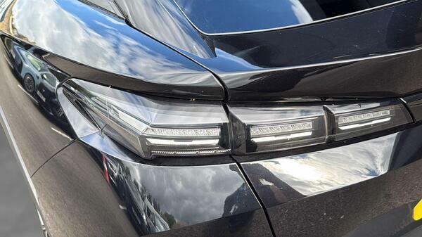 Peugeot 408 1.2 Allure Fastback Hybrid E-dsc6 Euro #5