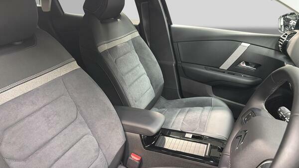 Citroen e-C4 100Kw E-series 50Kwh Hatchback Black #18