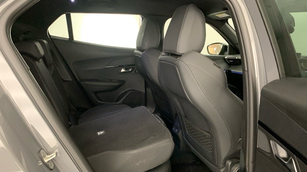Peugeot 2008 1.2 Puretech Active Grey #64