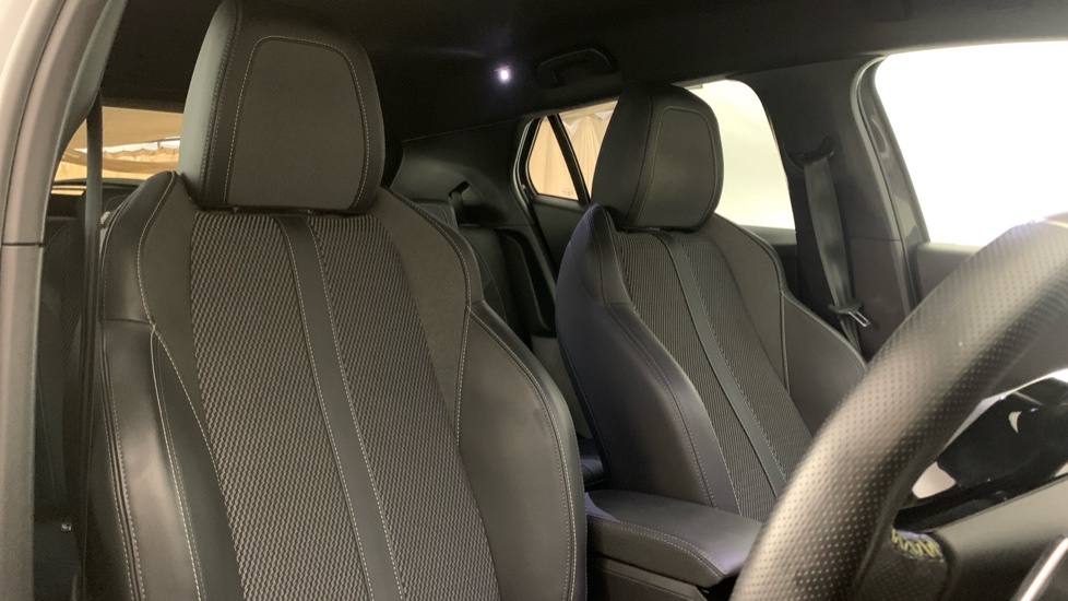 Peugeot 2008 1.2 Puretech Active Grey #40