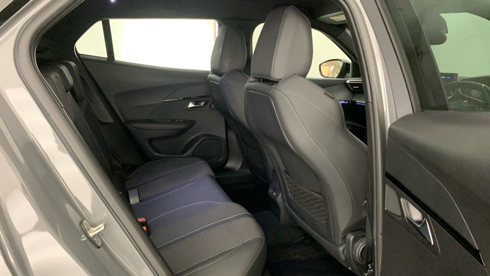 Peugeot 2008 1.2 Puretech Active Grey #63