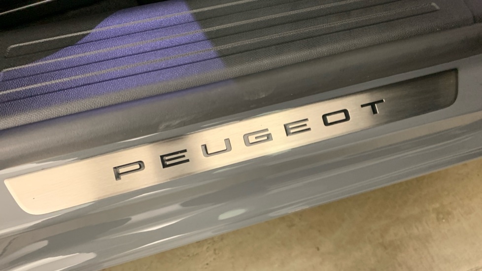 Peugeot 2008 1.2 Puretech Active Grey #59