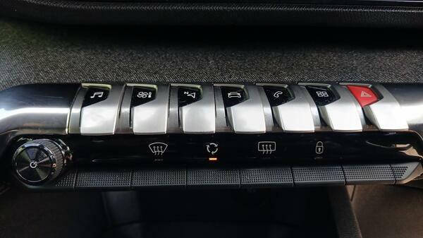 Peugeot 3008 Puretech Ss Active Premium Plus Black #28