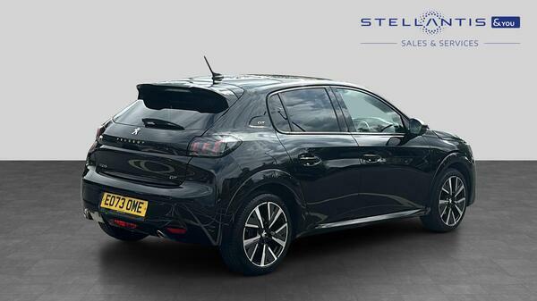 Peugeot 208 1.2 Puretech Active Premium Hatchback White #3