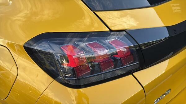 Peugeot 208 1.2 Puretech Active Premium Hatchback  #5
