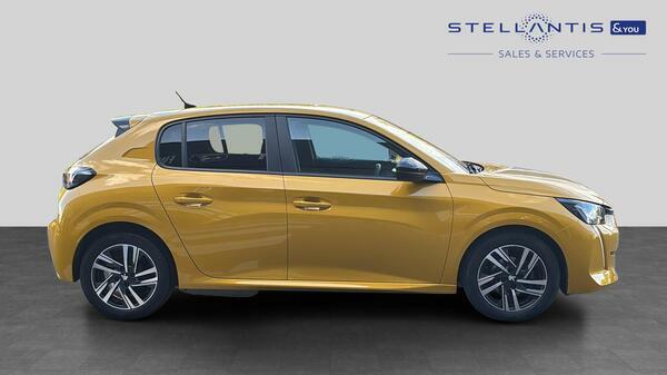 Peugeot 208 1.2 Puretech Active Premium Hatchback  #2