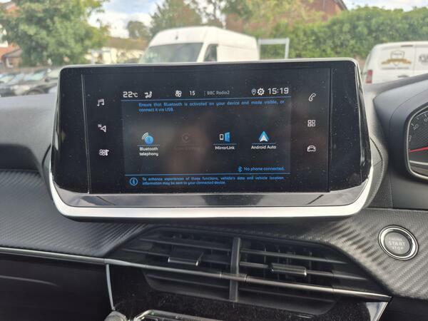 Peugeot 208 1.2 Puretech Active Premium Hatchback  #3