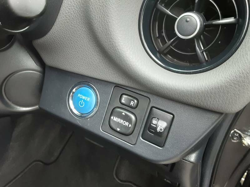 Toyota Yaris 1.5 Vvt-h Icon Tech E-cvt Silver #18