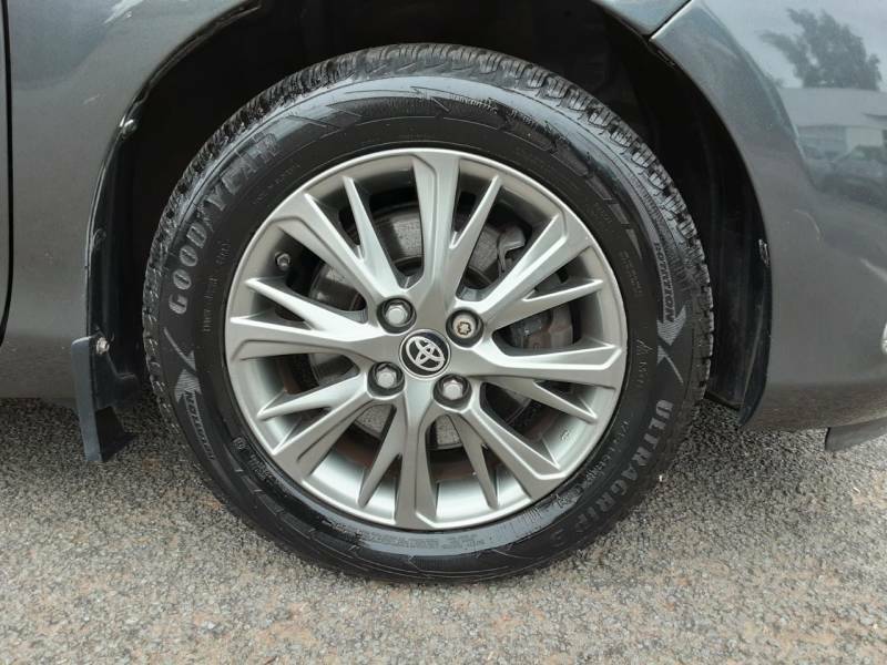 Toyota Yaris 1.5 Vvt-h Icon Tech E-cvt Silver #2