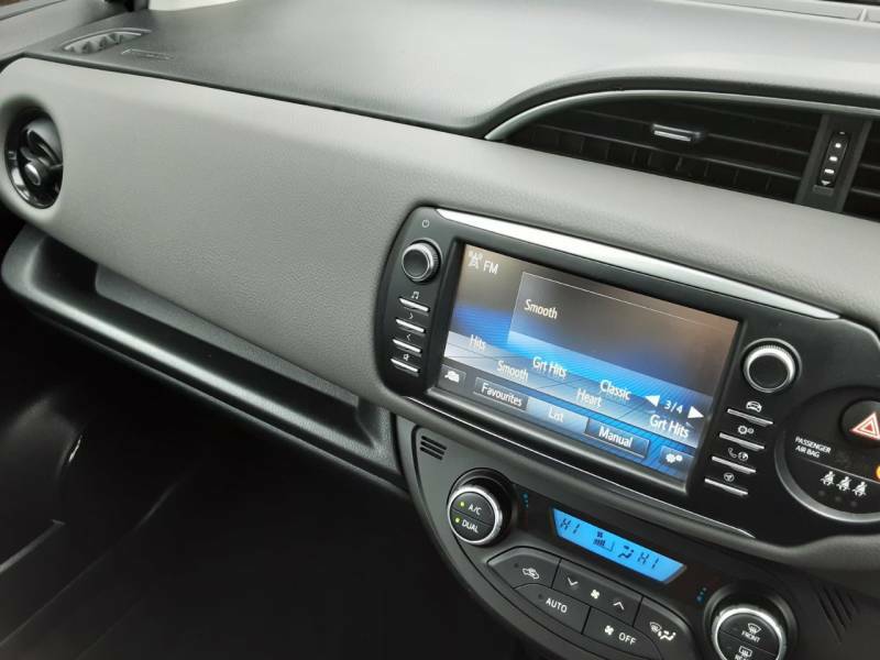 Toyota Yaris 1.5 Vvt-h Icon Tech E-cvt Silver #11