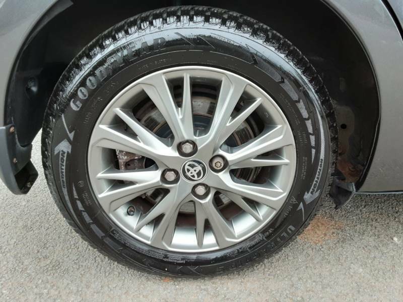 Toyota Yaris 1.5 Vvt-h Icon Tech E-cvt Silver #26