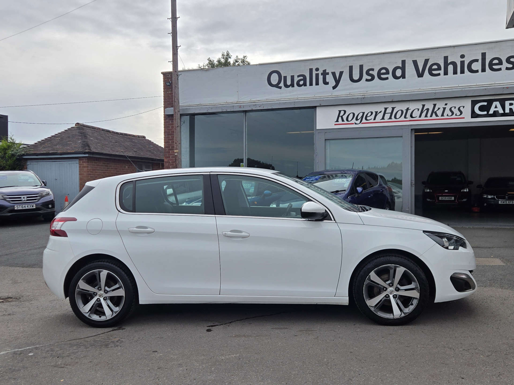 Peugeot 308 Hatchback Red #8