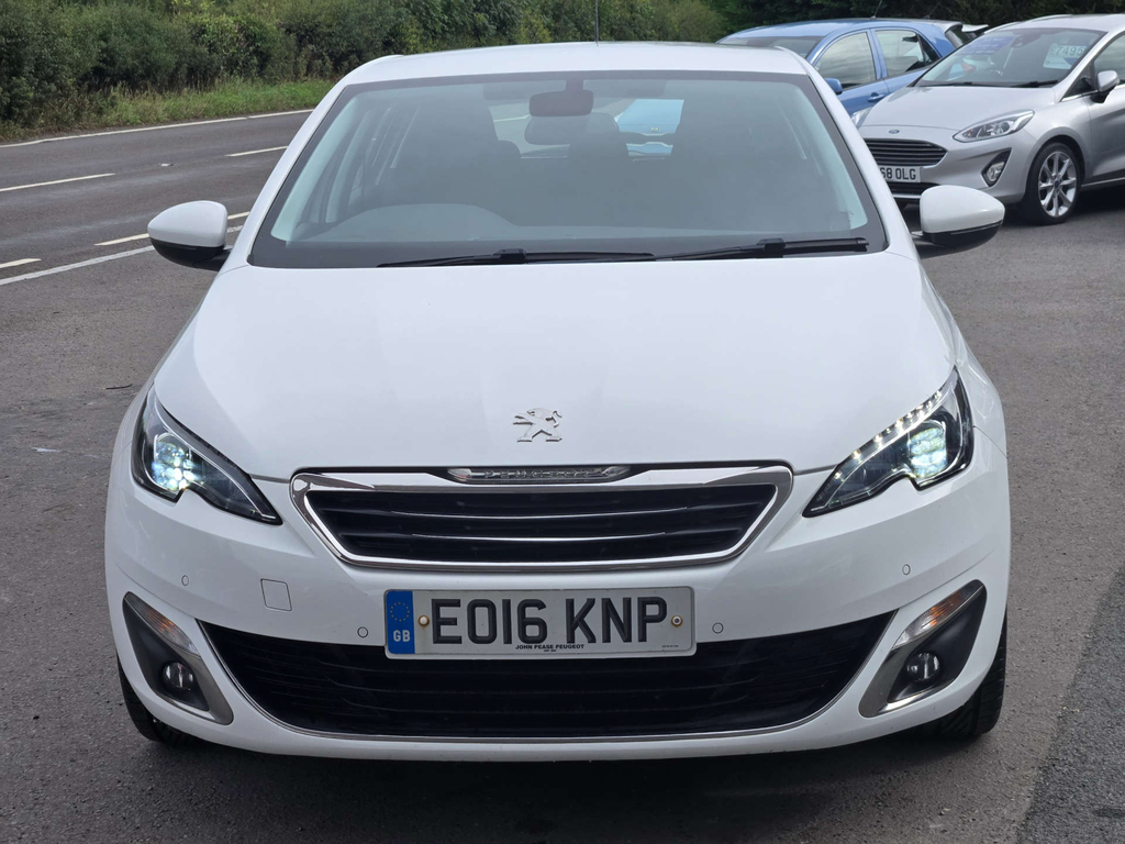 Peugeot 308 Hatchback Red #10