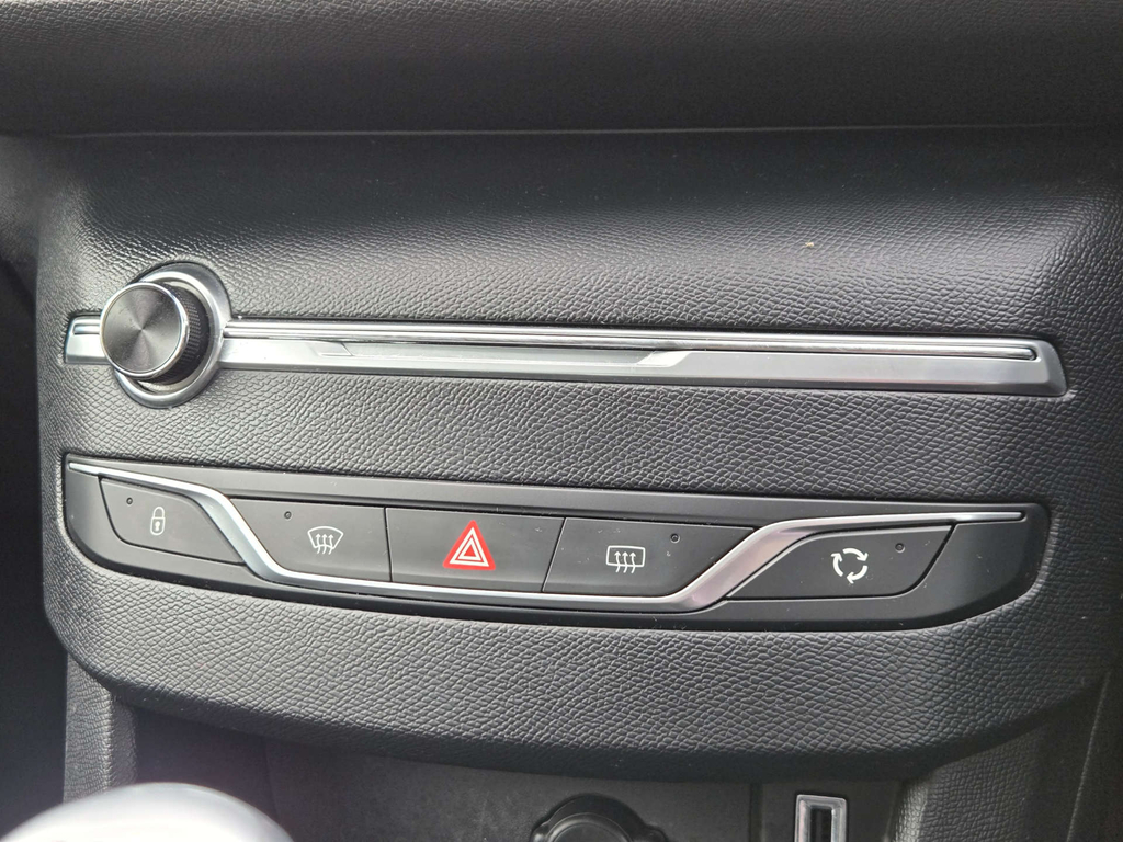 Peugeot 308 Hatchback Red #33
