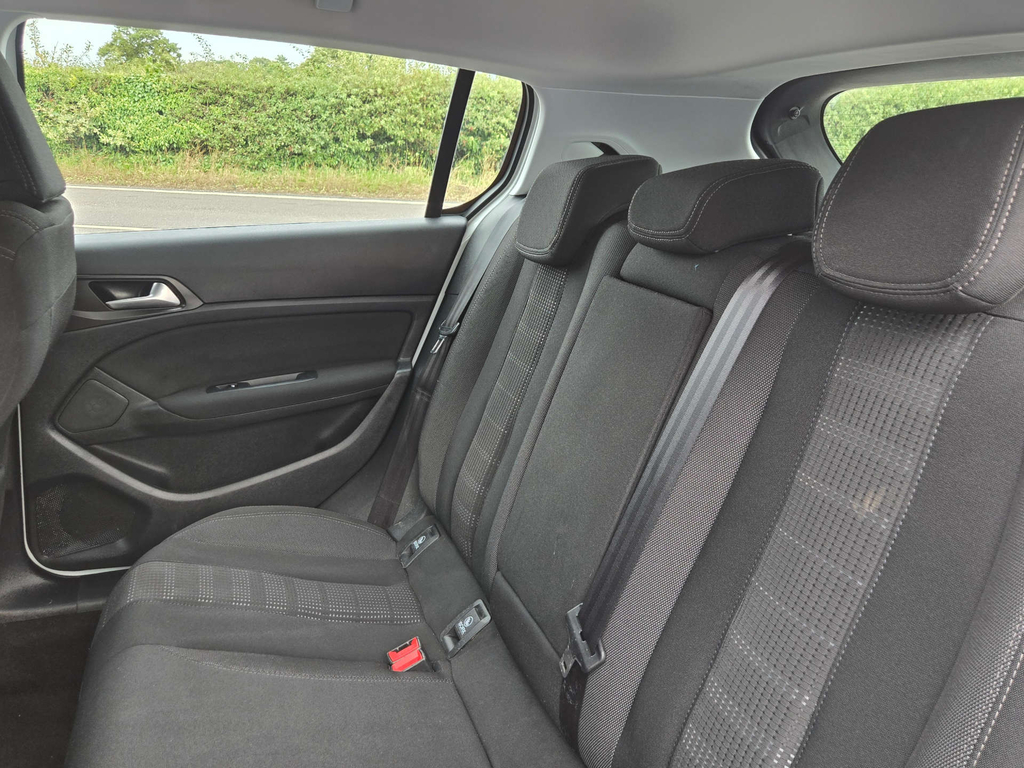 Peugeot 308 Hatchback Red #27