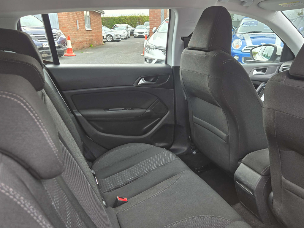Peugeot 308 Hatchback Red #24
