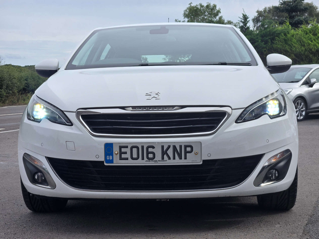 Peugeot 308 Hatchback Red #11