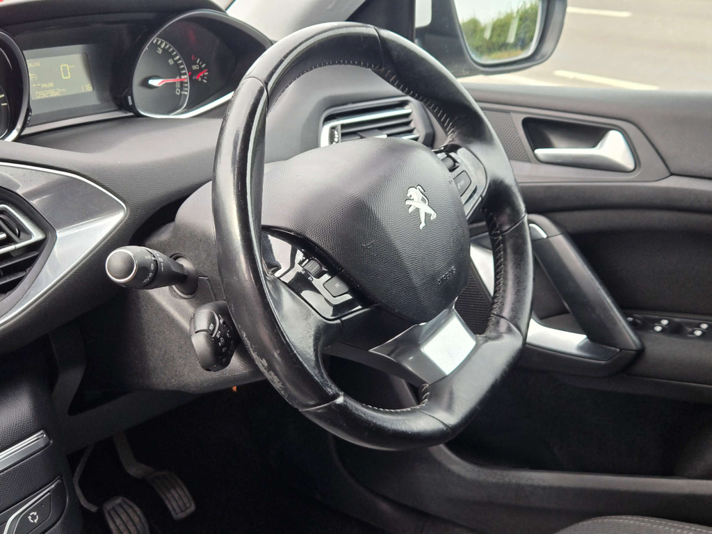 Peugeot 308 Hatchback Red #29