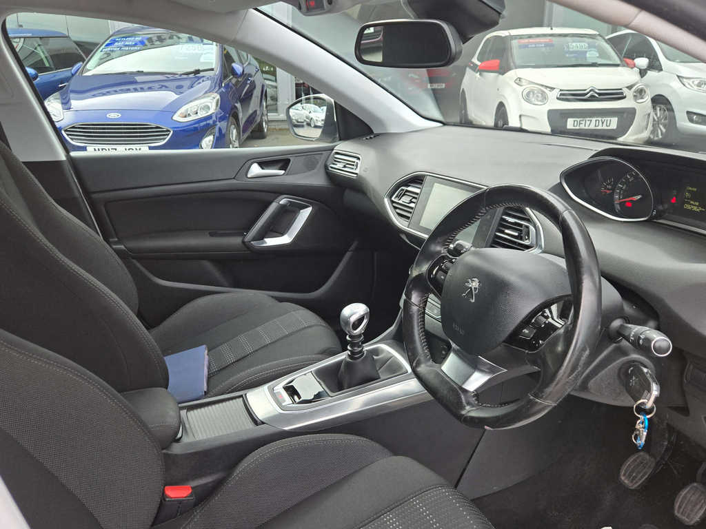 Peugeot 308 Hatchback Red #19