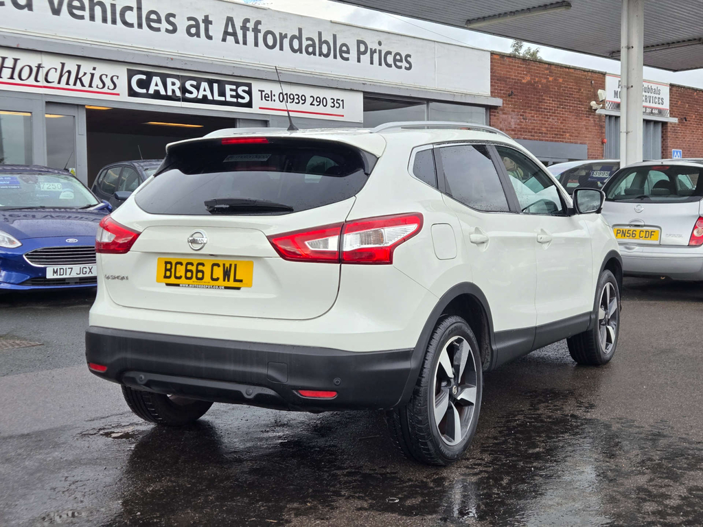 Nissan Qashqai N-connecta Dci White #4