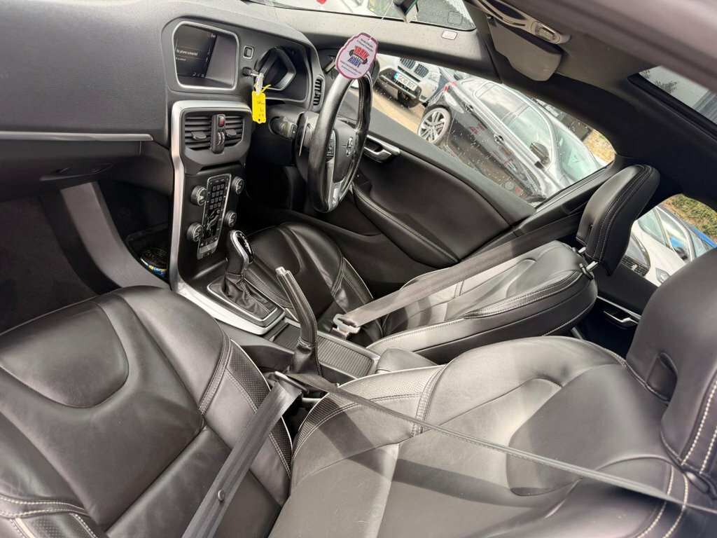 Volvo V40 D2 R-design Pro White #17