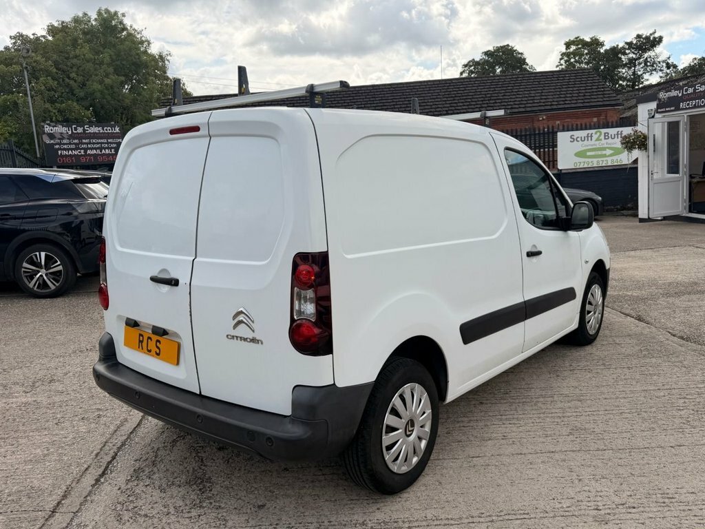 Citroen Berlingo Mpv White #2