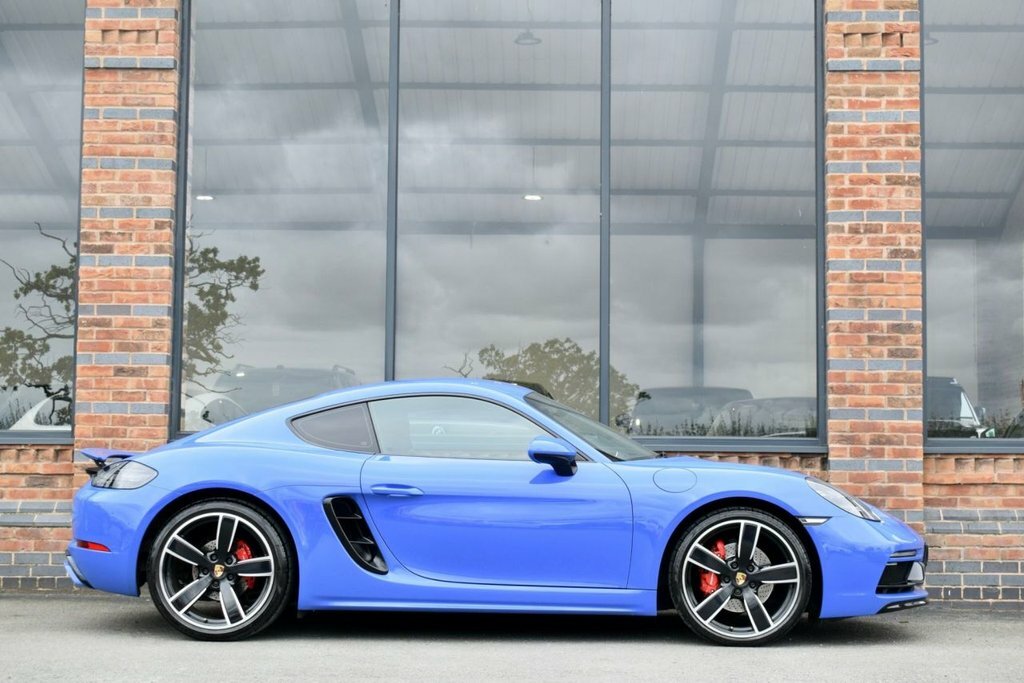 Porsche 718 Cayman T Gts Black #9