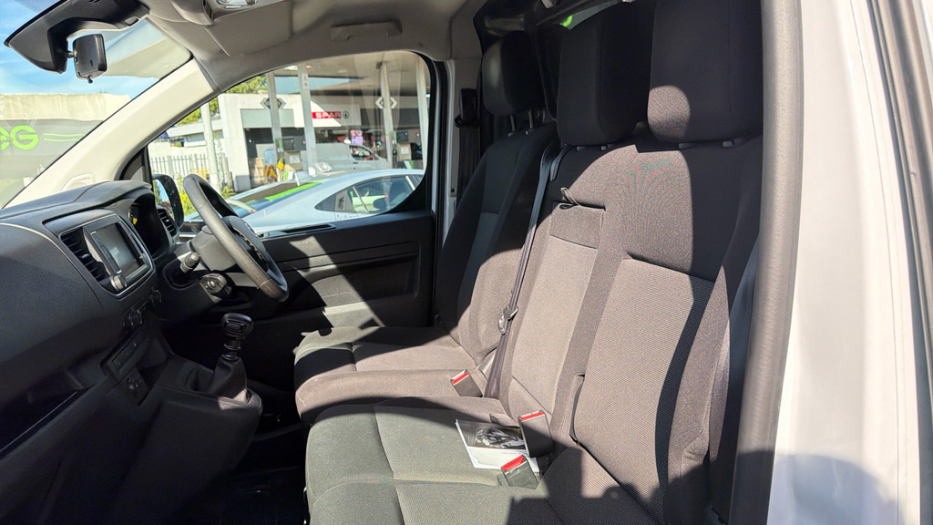 Toyota PROACE 1.5D Icon Medium Panel Van White #4