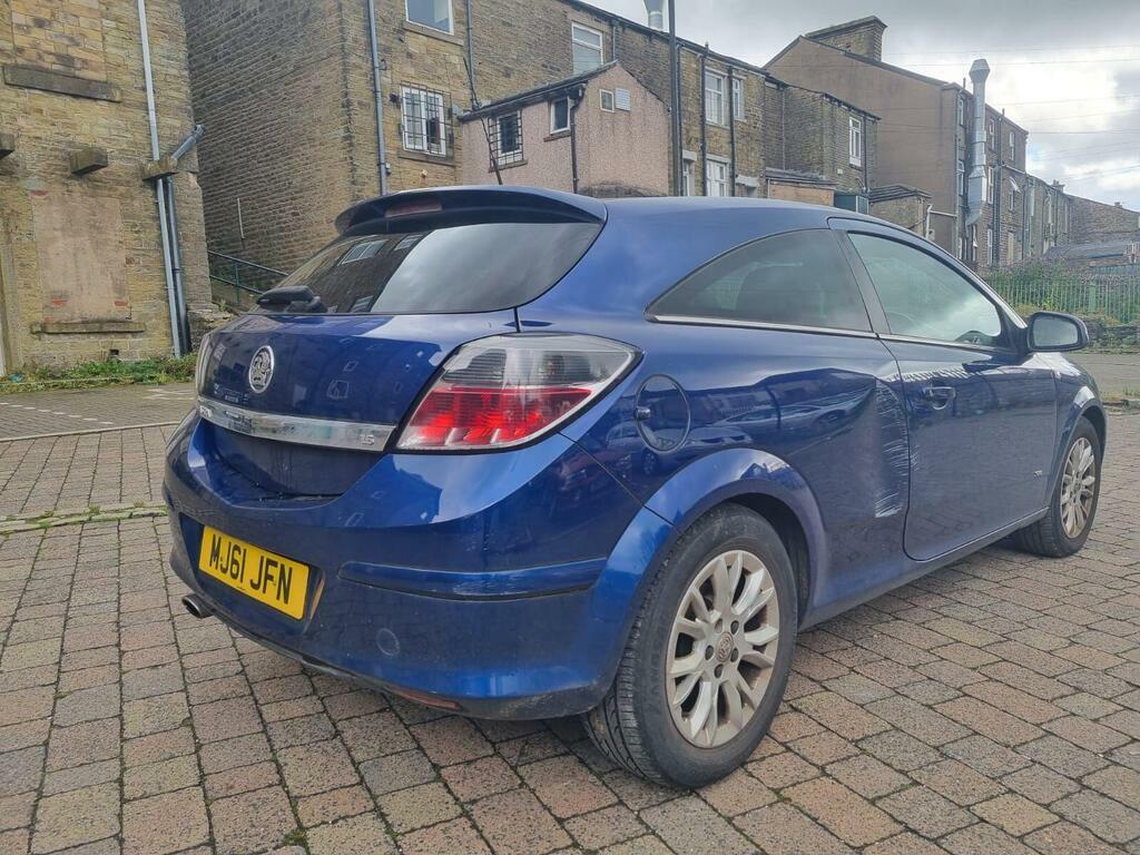 Vauxhall Astra Hatchback White #8