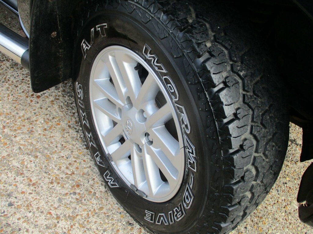 Toyota HILUX 3.0 Invincible 4X4 D-4d Dcb 169 Bhp Black #10