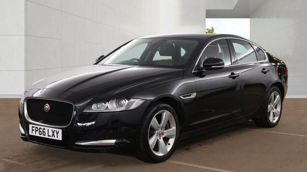 Jaguar XF 2L Portfolio Black