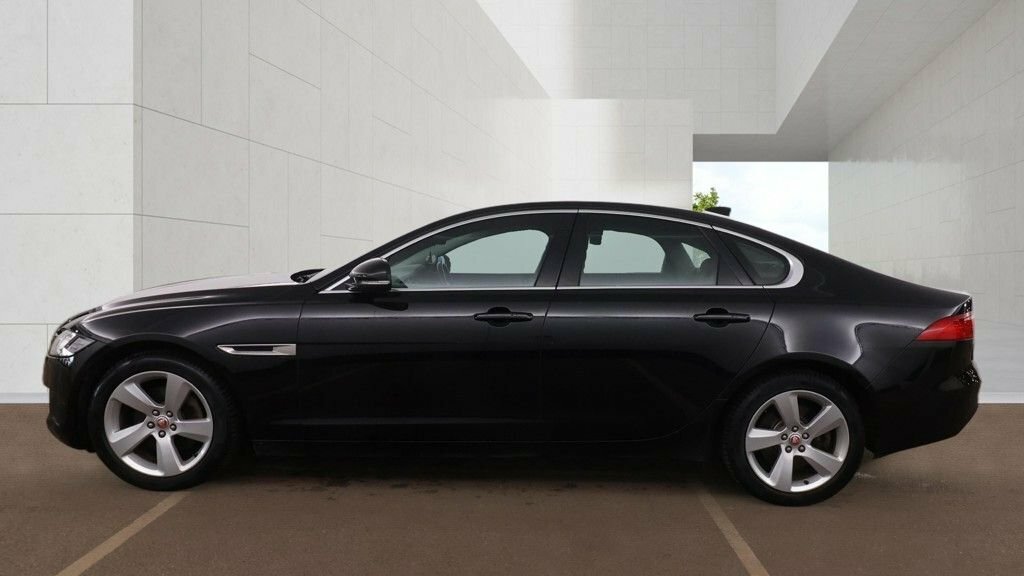 Jaguar XF 2L Portfolio Black #5