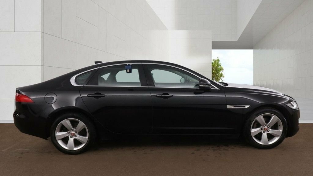Jaguar XF 2L Portfolio Black #4