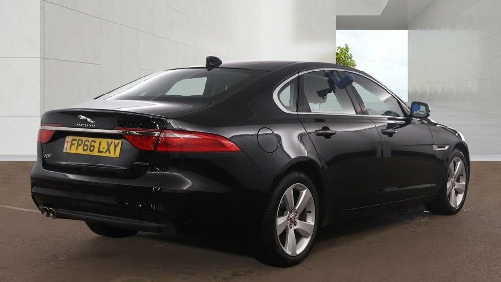 Jaguar XF 2L Portfolio Black #3
