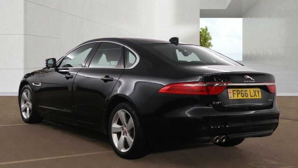 Jaguar XF 2L Portfolio Black #2