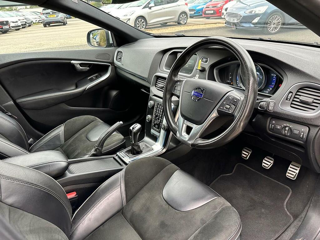 Volvo V40 T2 R-design White #13