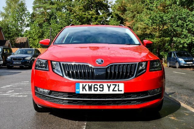 Skoda Octavia 2019 1.5 Tsi Gpf Act Se L Estate Red #2