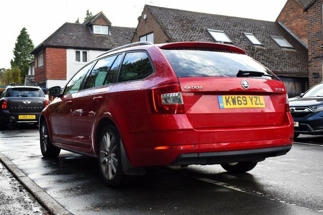 Skoda Octavia 2019 1.5 Tsi Gpf Act Se L Estate Red #4