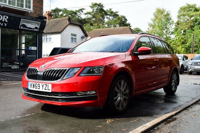 Skoda Octavia 2019 1.5 Tsi Gpf Act Se L Estate Red #3