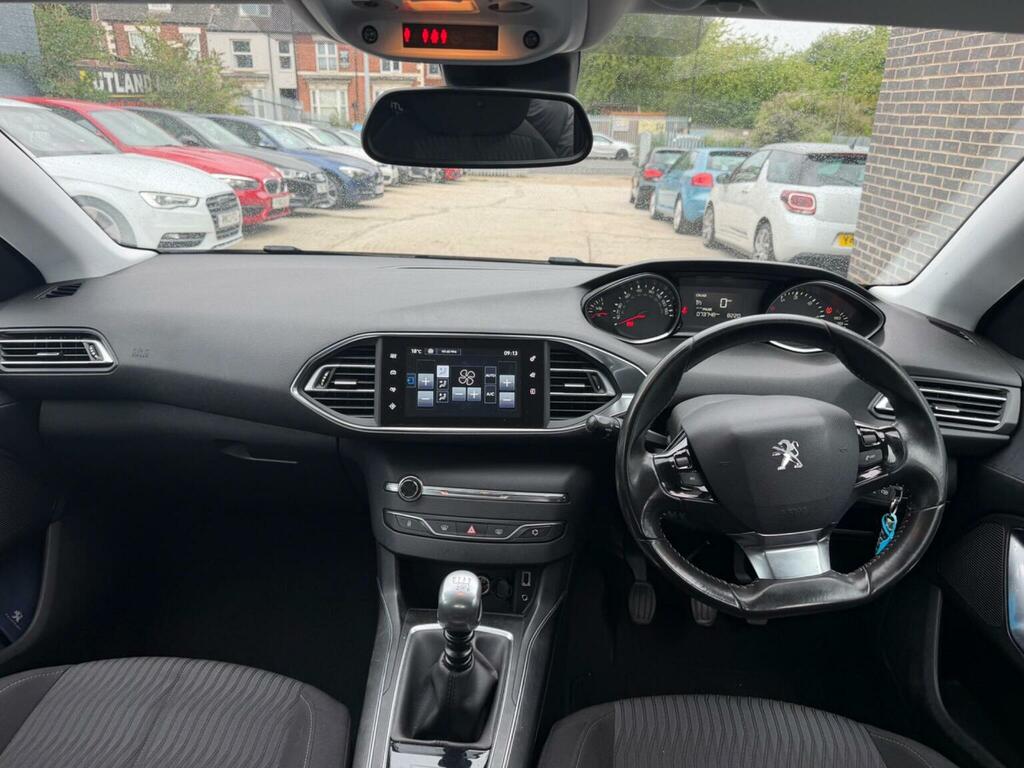Peugeot 308 Active White #23