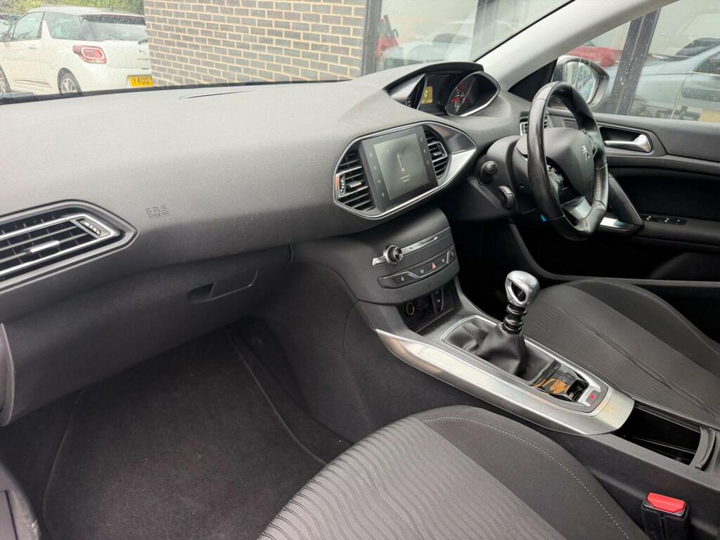 Peugeot 308 Active White #16