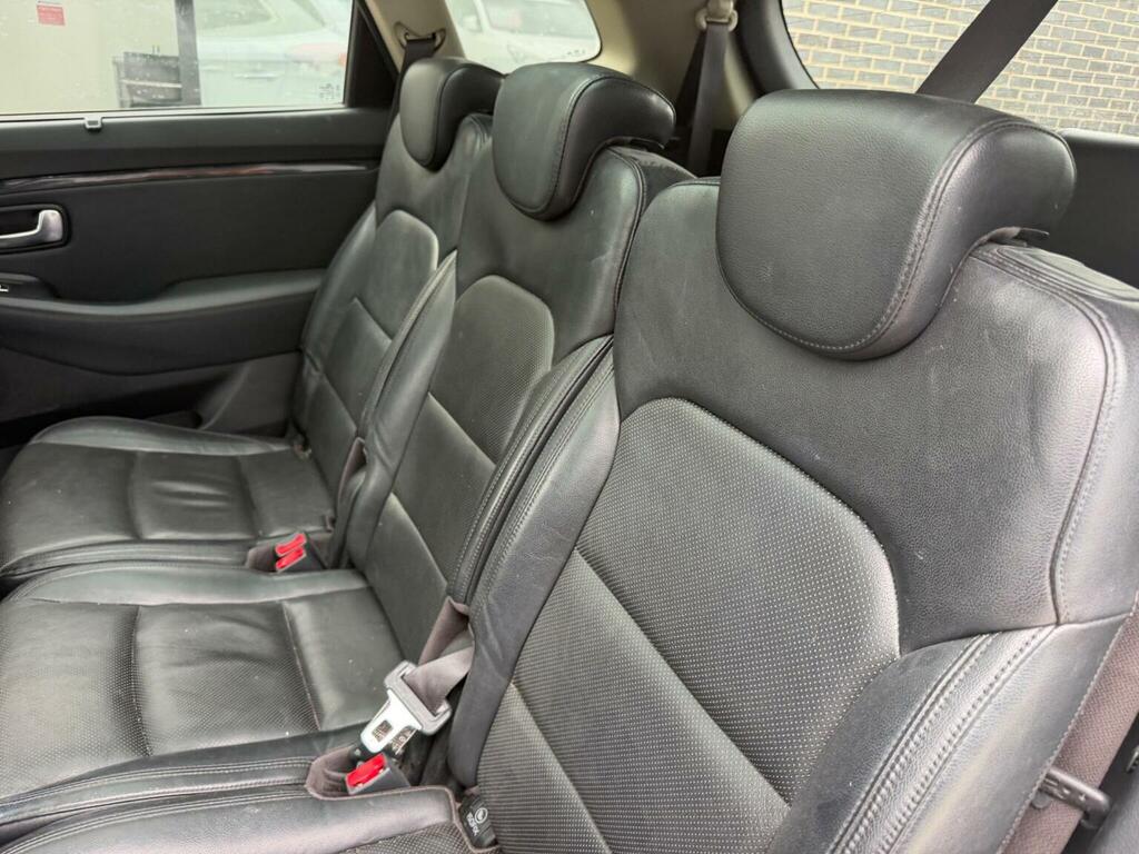 Kia Carens 2 White #30