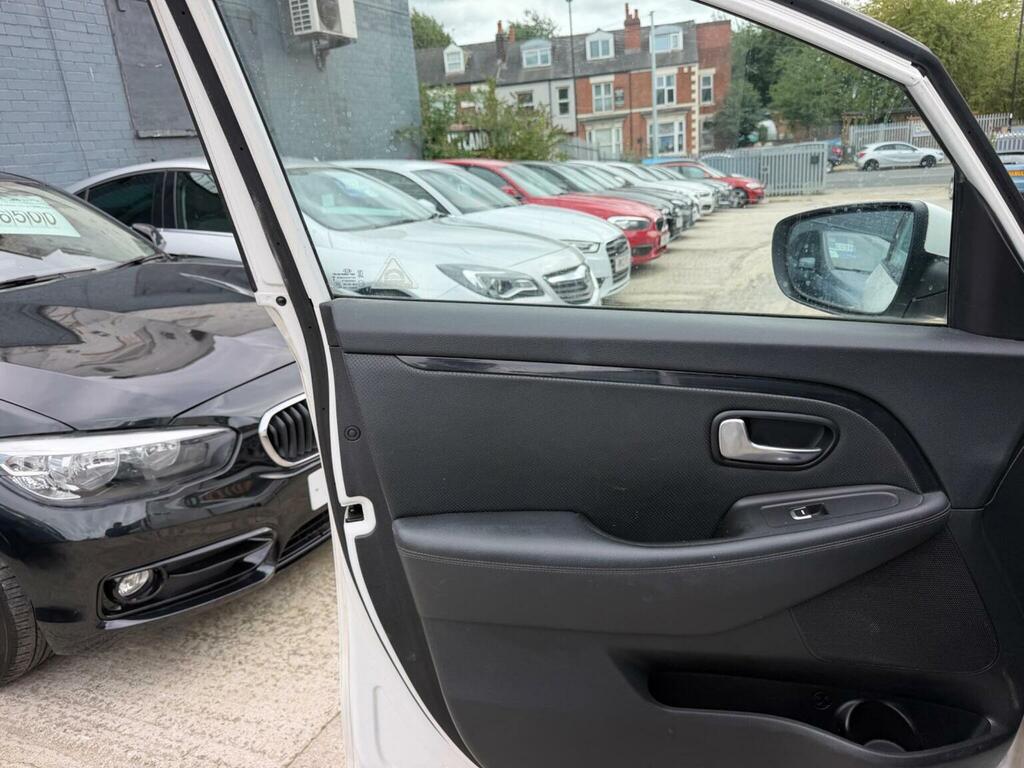 Kia Carens 2 White #15